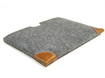 reMarkable 1 felt sleeve case with premium leather corners