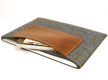 reMarkable 1 felt sleeve case with premium leather pocket